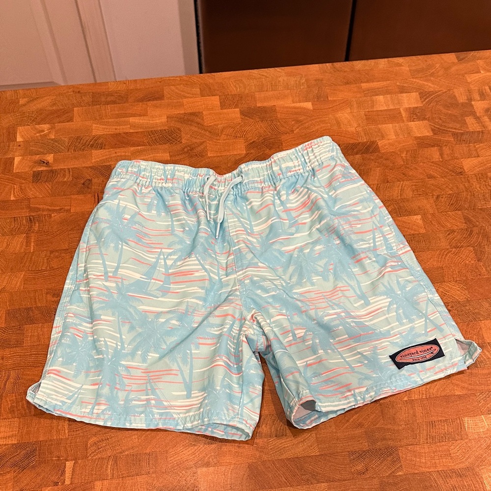 Vineyard Vines boys swim trunks size M